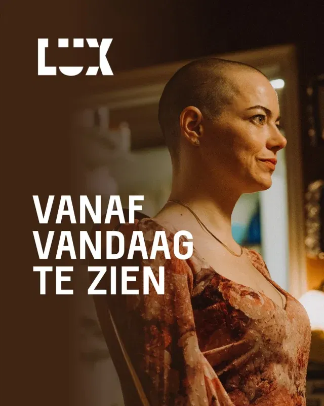 🎬 Vanaf vandaag draaien er 5 gloednieuwe films! 
In de nieuwe komische sciencefiction 𝘽𝙪𝙜𝙤𝙣𝙞𝙖 van Yorgos Lanthimos ontvoeren twee complotdenkers een invloedrijke CEO (Emma Stone, 𝘓𝘢 𝘓𝘢 𝘓𝘢𝘯𝘥), overtuigd dat ze een buitenaards wezen is dat de aarde wil vernietigen. Ook te zien: de spannende horror 𝙂𝙤𝙤𝙙 𝘽𝙤𝙮, verteld vanuit de ogen van hond Indy die zijn baasje beschermt tegen duistere krachten.
Verder draait het aangrijpende 𝘼𝙡𝙡 𝙏𝙝𝙖𝙩’𝙨 𝙇𝙚𝙛𝙩 𝙤𝙛 𝙔𝙤𝙪, over een Palestijnse tiener die betrokken raakt bij een protest en de tragische geschiedenis van zijn familie ontdekt. 𝘿𝙚 𝙋𝙪𝙥𝙞𝙡 vertelt het indringende verhaal van kindermisbruik, gebaseerd op 𝘑𝘦 𝘰𝘨𝘦𝘯 𝘷𝘦𝘳𝘳𝘢𝘥𝘦𝘯 𝘫𝘦 van Steven van der Hoeven. Tot slot is er het Franse drama 𝙉𝙞𝙣𝙤, waarin een jonge man met keelkanker op een reis van zelfontdekking wordt gestuurd door zijn artsen.
🌟 Waar ben jij het meest benieuwd naar?
#premiere #lux #luxnijmegen #emmastone #bugonia #film #arthouse