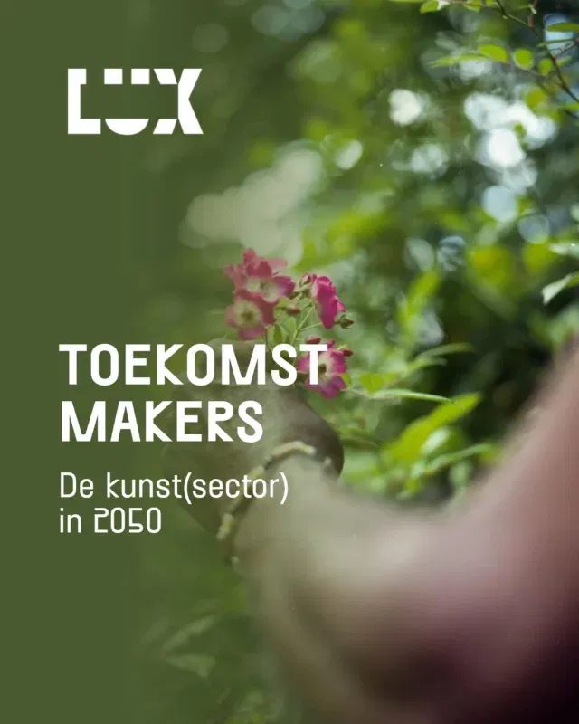 Hoe ziet kunst eruit in 2050? ✨

Drie jonge makers Willem de Louw (@kutwillem), Jesse van den Berg (@jessenijmegen) en Mare Ju (@potduif) nemen je mee naar een toekomst waarin grenzen vervagen: tussen disciplines, maar ook tussen maker, kunstwerk en publiek. In een gezamenlijke performance verbeelden ze hun wensen en dromen voor de kunst(sector) over 25 jaar.

Moderator Simon Mamahit (@mcdisci) gaat met hen in gesprek en nodigt je uit om mee te dromen over kunst in 2050. 🌌

📅 woensdag 10 december 2025
🕖 20.00 uur

Deze avond is onderdeel van onze jubileumprogrammering, waarin we niet alleen terugkijken op 25 jaar LUX, maar vooral samen vooruitkijken. Het programmabeeld is gemaakt door Jesse van den Berg. 📸

@groeispurt_nijmegen

#LUXNijmegen #LUX25jaar #JongeMakers #ToekomstVanKunst  #Nijmegen #ArthouseLUX #Kunstsector #NieuweGeneratie