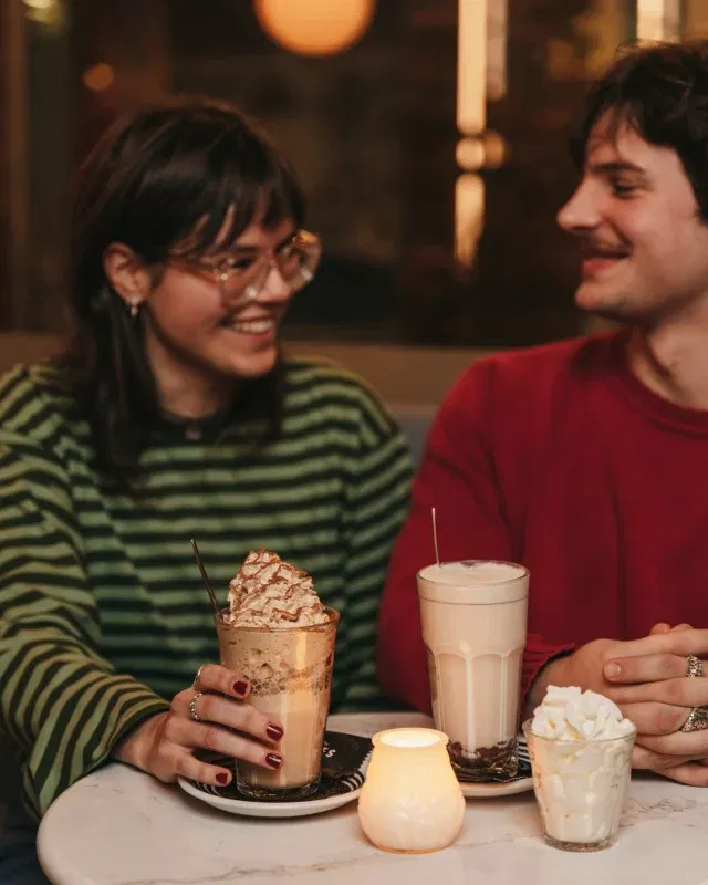Het nieuwe jaar begint warm in het café-restaurant. De Chai Latte is een winterfavoriet: zacht, kruidig en precies goed voor een frisse januaridag. Tijdens de kerstvakantie gelden er aangepaste openingstijden; die zijn te vinden op de website. ☕🎄📅 

Ontdek onze kaart vol winterse smaken op onze website via de link in de bio!

📸: @proefcontentstudio_ 

#cafelux #nieuwjaar #luxnijmegen #nijmegen