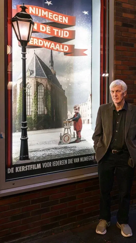 Een kijkje achter de schermen 👀

Voor de film Nijmegen, in de tijd verdwaald krijgt ons raam langzaam vorm. Van eerste idee tot de laatste details: stap voor stap werken we aan een decoratie die het verhaal van de film al vóór de vertoning tot leven brengt.

Een kleine preview van het maakproces rond de film van Kees Moerbeek. Nu te zien bij ons. ✨

#behindthescenes #nijmegen #nijmegenindetijdverdwaald #keesmoerbeek #selfiespot