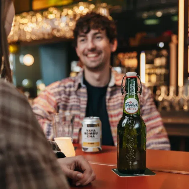 Bij ons hoef je niet te kiezen tussen de film of een borrel. Een Grolsch beugelfles is perfect voor aan tafel én in de filmzaal. 🍺🎥⭐

Ontdek onze kaart op de website via de link in de bio!

📸: @proefcontentstudio_ 

#cafelux #lux #nijmegen #arthouse #bier beugelfles