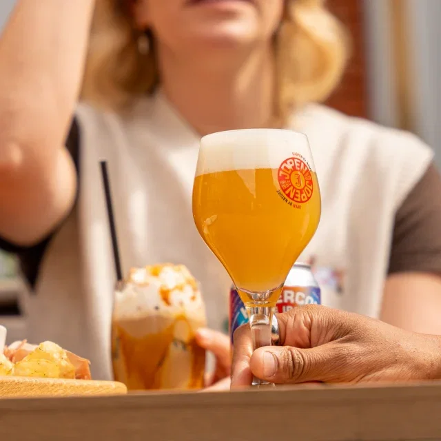 Nieuw op de kaart: Jopen Hypercolour

Een fruitige IPA, vol tropische smaken. 

Nu te proeven in ons café-restaurant!

#luxnijmegen #luxhoreca #cafelux #terras #arthouse