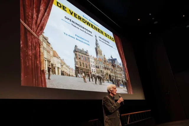 Wat een bijzondere première was het afgelopen zondag! ✨

Nijmegen, de verdwenen stad, de derde film van kunstenaar Kees Moerbeek werd enthousiast ontvangen door een volle zaal, en ook de daaropvolgende vertoningen trokken veel belangstelling.

Een visuele reis door het verleden van onze stad, samengesteld uit ingekleurde zwart-witfoto's die met behulp van AI tot leven komen.

Heb je de film nog niet gezien? Goed nieuws: vanwege de grote interesse hebben we extra vertoningen ingepland!

🎟️ Bekijk de nieuwe speeldata en reserveer je tickets via onze website.

#LUXNijmegen #NijmegenDeVerdwenenStad #KeesMoerbeek #Nijmegen