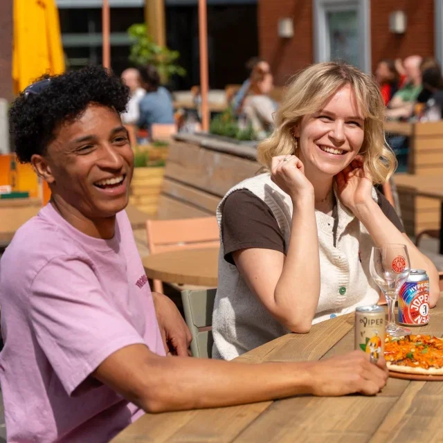 📸 Figuranten gezocht voor een fotoshoot van onze nieuwe menukaart!

Op dinsdag 8 september gaan we onze nieuwe menukaart fotograferen en daarvoor zoeken we een aantal enthousiaste figuranten!

Deze foto is van de vorige fotoshoot. Ziet er gezellig uit toch?
De shoot is van 12.00 tot ongeveer 16.00 uur. De foto's worden voornamelijk gebruikt voor onze online kanalen. Tijdens de shoot mag je alvast een aantal nieuwe gerechten en drankjes uitproberen. Als bedankje krijg je van ons ook twee vrijkaartjes voor de film. 🎬

Lijkt het je leuk om mee te doen en vind je het geen probleem om herkenbaar in beeld te komen? Stuur ons dan een DM via Instagram. 💛

📅 Dinsdag 8 september
⏰ 12.00 - ± 16.00 uur
📍 LUX Nijmegen

📸 @proefcontentstudio_ 

#luxnijmegen #cafelux