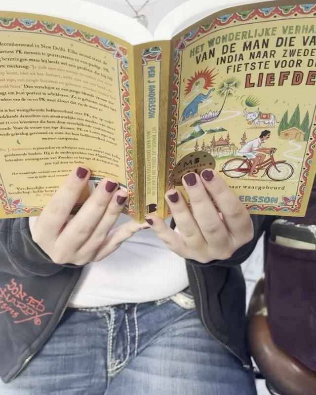 WINACTIE: wij geven 1x het boek ‘Het wonderlijke verhaal van de man die van India naar Zweden fietste voor de liefde’ weg! 🚲

De film The Cycle of Love, die gebaseerd is op dit boek, gaat over de jonge Indiër PK, die verliefd wordt op de Zweedse Lotta. Wanneer zij terugkeert naar huis, stapt hij op een tweedehands fiets, met nauwelijks geld op zak, voor een reis van meer dan 10.000 kilometer om haar terug te vinden. The Cycle of Love is vanaf morgen bij ons te zien.

Wil je ook dit boek winnen?

Tag degene voor wie jij 10.000 kilometer zou fietsen in de comments voor a.s. dinsdag!

We nemen contact op met de winnaar via Instagram DM.

Veel succes!

#LUX #LUXNijmegen #arthouse #winactie
