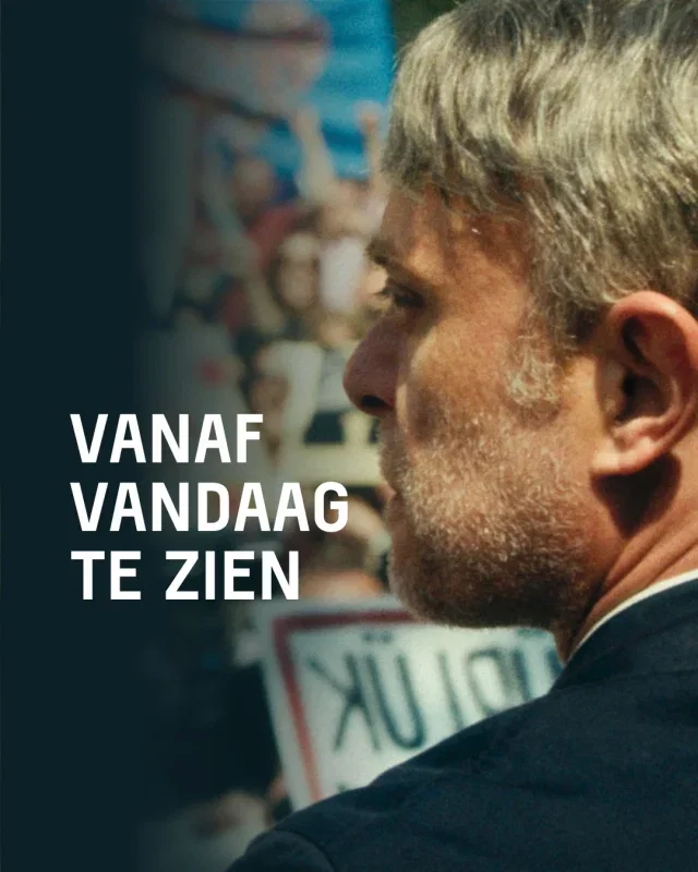 🎬Vanaf vandaag zijn er weer drie nieuwe films bij ons te zien, plus een klassieker die terugkeert in de bioscoop. Bij welke zien we jou in de zaal?

🇹🇷Yellow Letters
Actrice Derya en regisseur Aziz verliezen door staatsingrijpen hun baan en verhuizen met hun 13-jarige dochter naar Istanbul. Terwijl ze hun leven weer proberen op te bouwen, merken ze dat hun vrijheid en principes onder druk komen te staan. Yellow Letters won de Gouden Beer in Berlijn.

🌐The Social Reckoning
Facebook-klokkenluider Frances Haugen besluit de geheimen van het sociale netwerk naar buiten te brengen en schakelt journalist Jeff Horwitz van de Wall Street Journal in. Terwijl hun onderzoek steeds groter wordt, probeert Facebook onder leiding van Mark Zuckerberg zijn eigen reputatie te beschermen.

🪲Franz
Aan de vooravond van de Eerste Wereldoorlog probeert de jonge Franz Kafka zijn passie voor literatuur te combineren met zijn dagelijkse verantwoordelijkheden. Terwijl Europa langzaam verandert en Kafka worstelt met tuberculose, blijft hij verhalen schrijven waarin realiteit en fantasie samenkomen.

💃Shall We Dance?
Ter ere van haar 30e verjaardag keert Shall We Dance? terug naar het grote doek als LUXRewind. De succesvolle kantoormedewerker Shohei Sugiyama ontdekt onverwacht zijn passie voor ballroomdansen, waardoor hij uit zijn dagelijkse sleur breekt en zichzelf opnieuw leert kennen.

#LUX #LUXNijmegen #arthouse